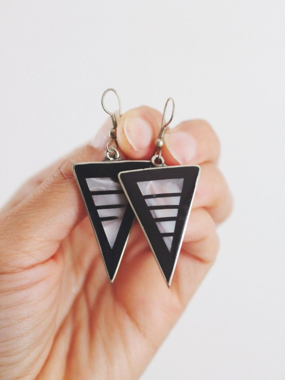 Vintage Black Enamel Mother Of Pearl Inlay Triangle Dangle Earrings Alpaca Mexic